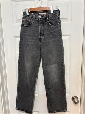 Levi’s Ribcage Straight Ankle Jeans in Faded Black